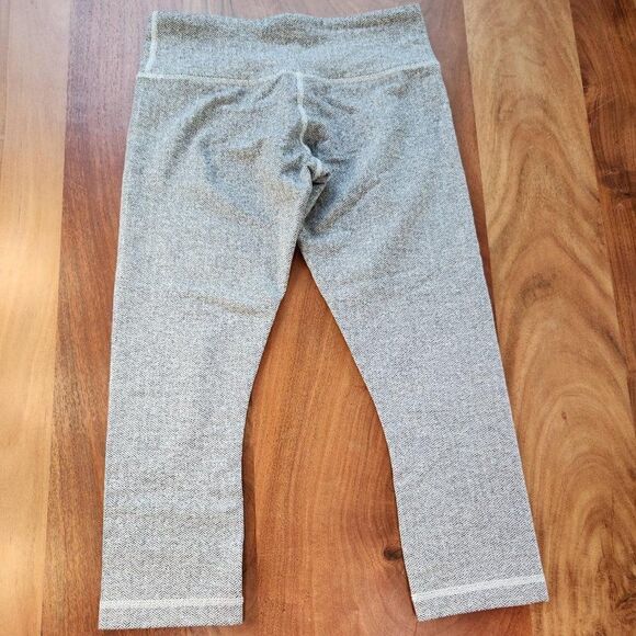 Lululemon Wunder Under Crop - Picture 3 of 9